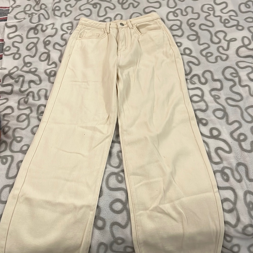 I’m selling these jeans